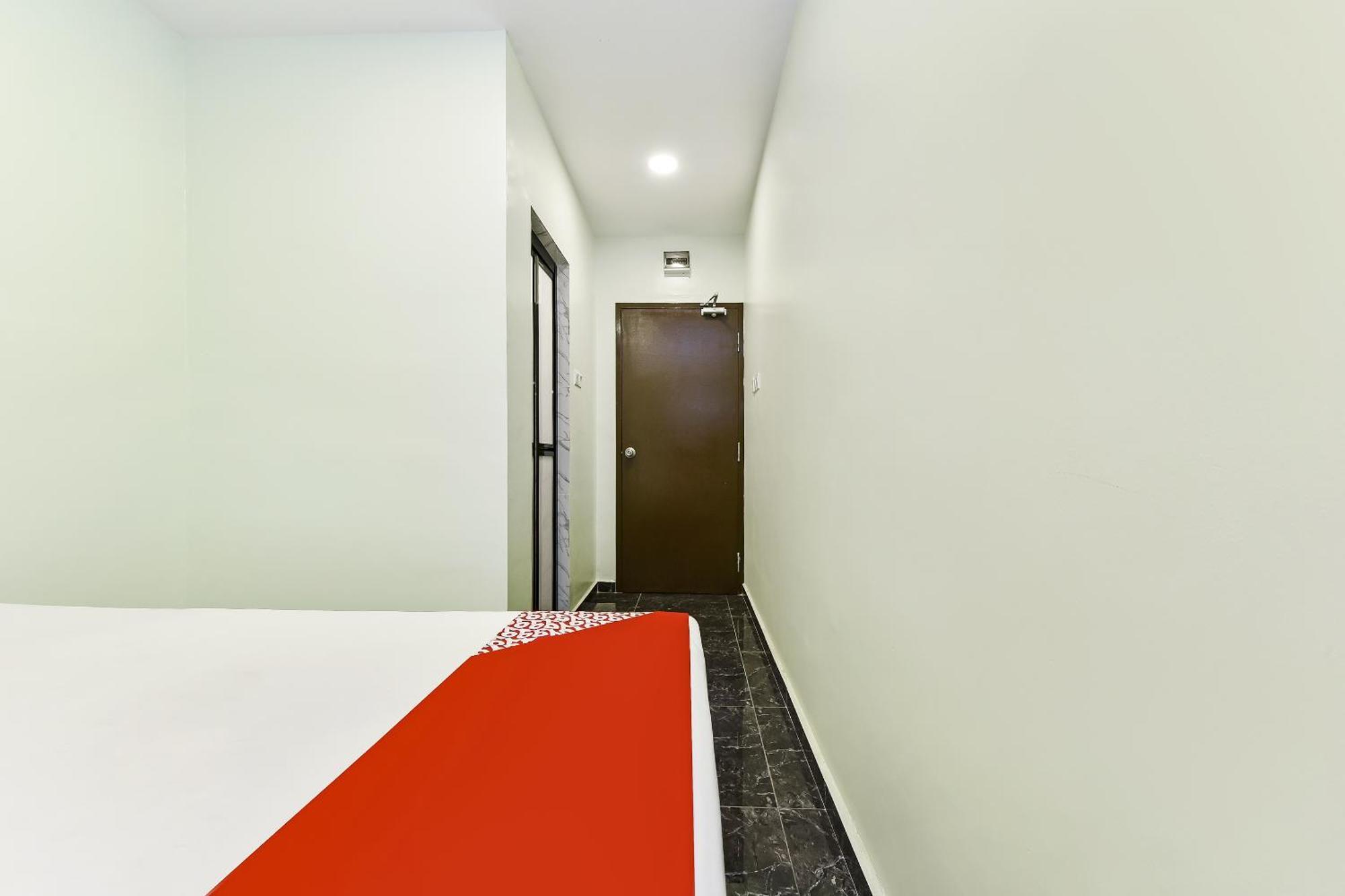 Oyo 90445 Th Hotel Bahau ภายนอก รูปภาพ