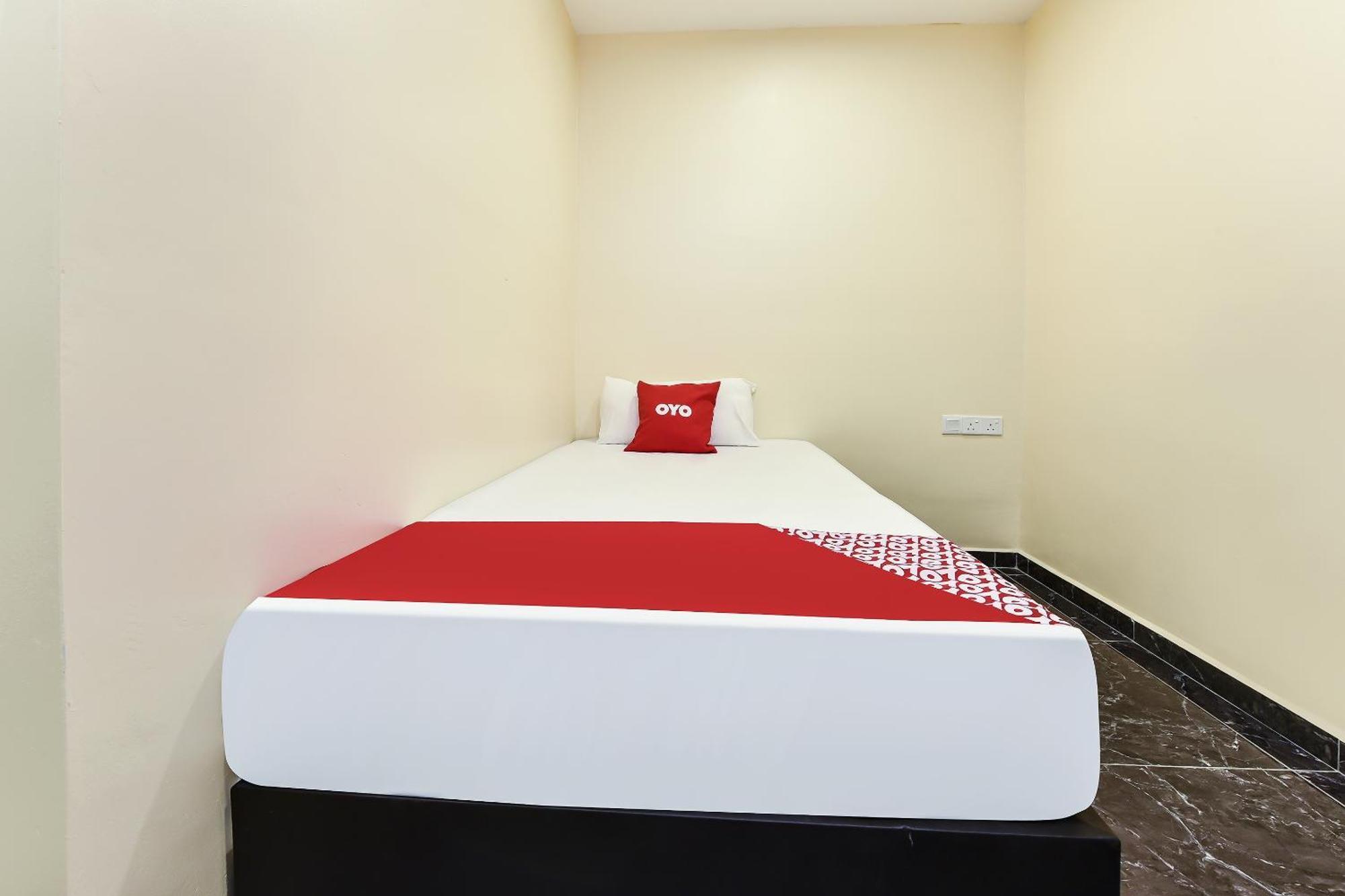 Oyo 90445 Th Hotel Bahau ภายนอก รูปภาพ