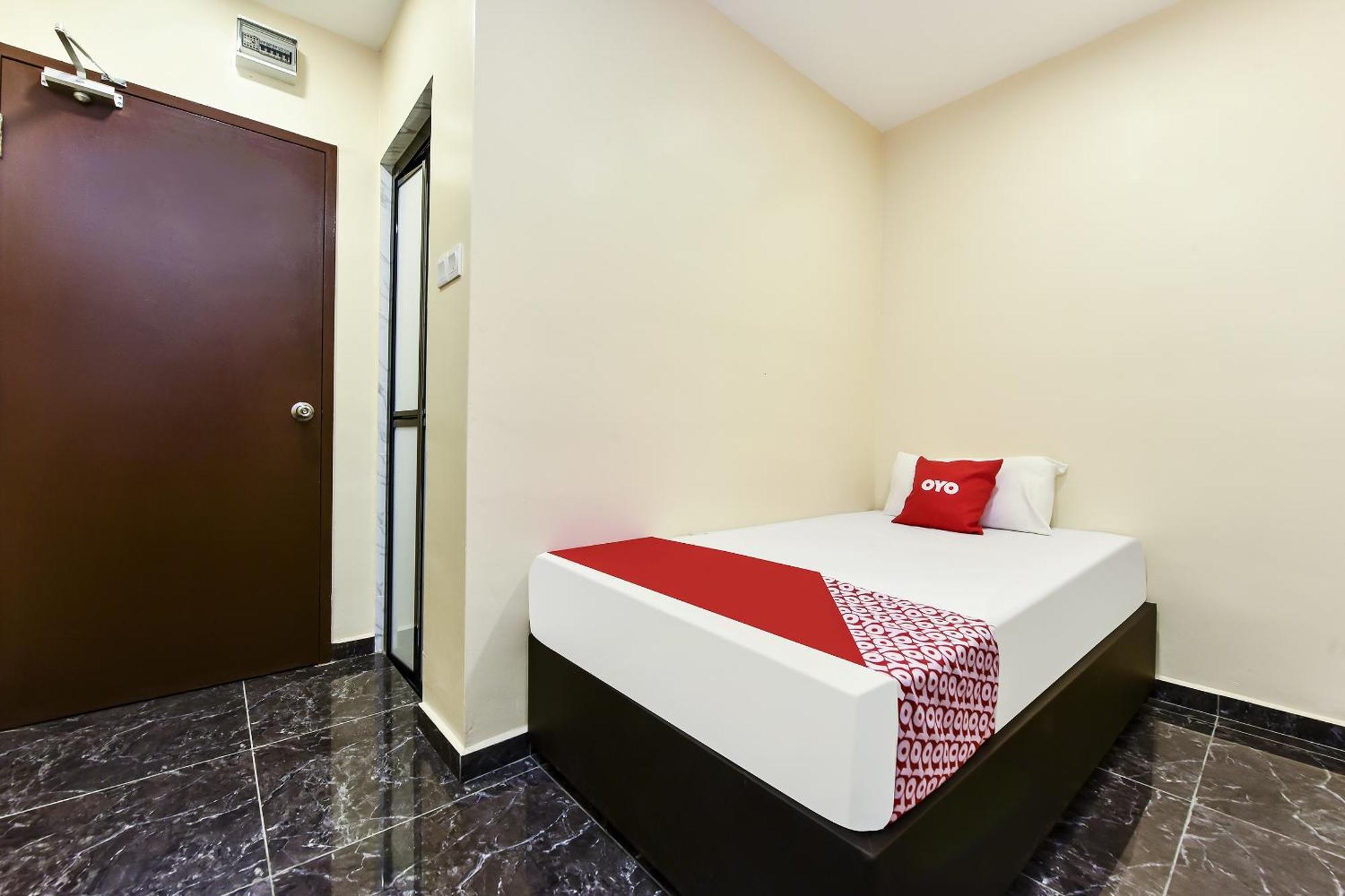 Oyo 90445 Th Hotel Bahau ภายนอก รูปภาพ