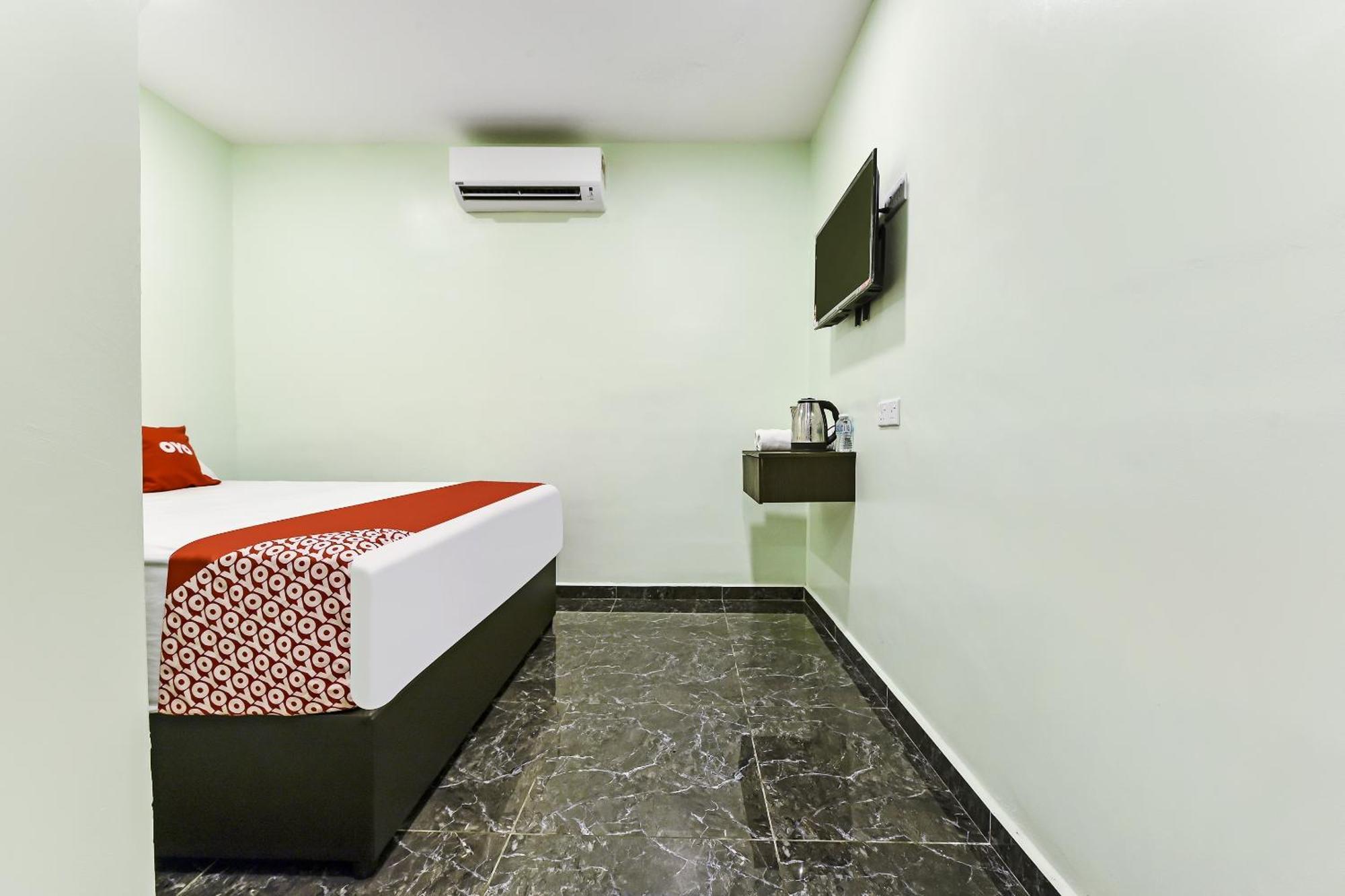 Oyo 90445 Th Hotel Bahau ภายนอก รูปภาพ