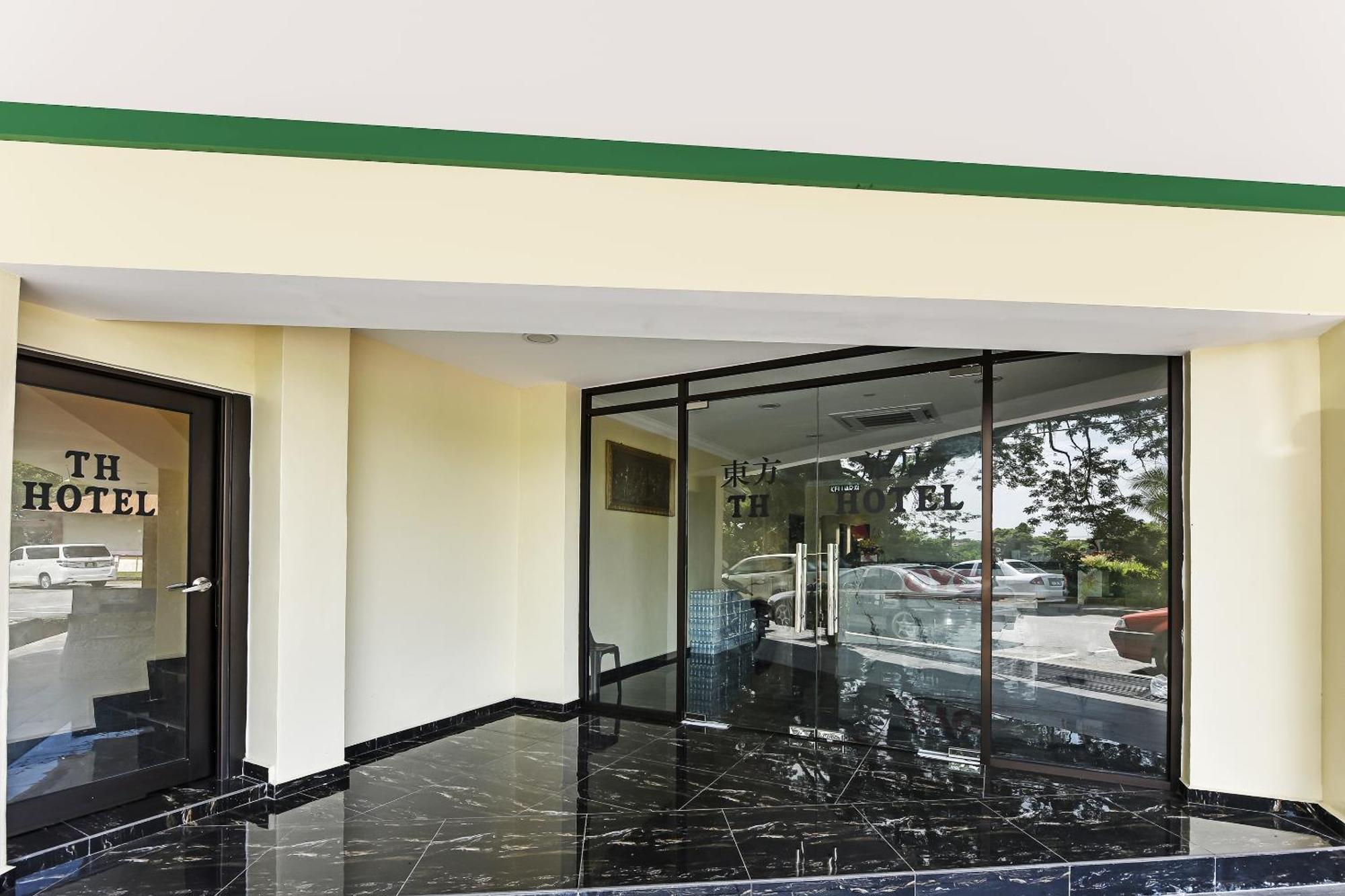 Oyo 90445 Th Hotel Bahau ภายนอก รูปภาพ