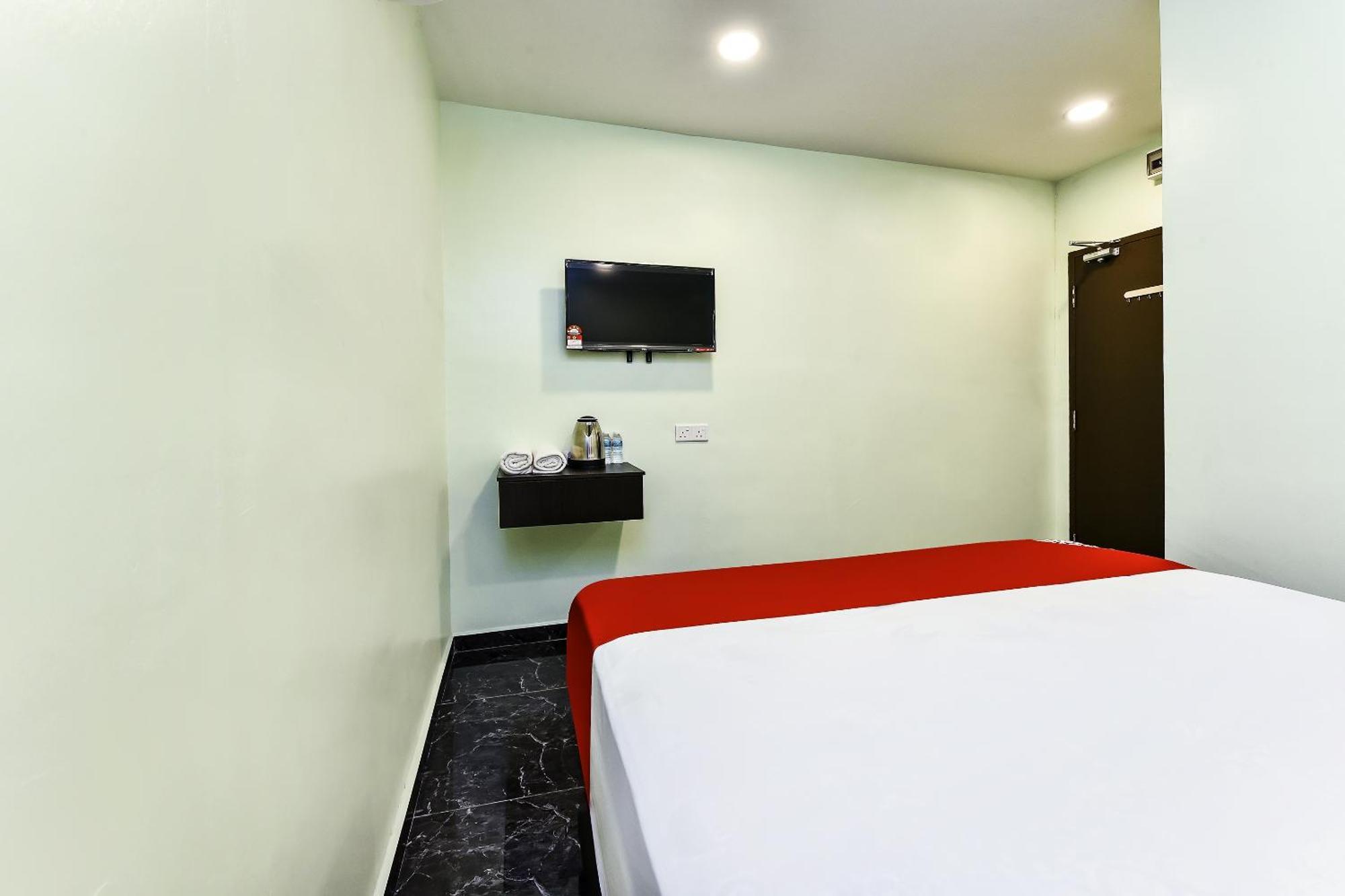 Oyo 90445 Th Hotel Bahau ภายนอก รูปภาพ
